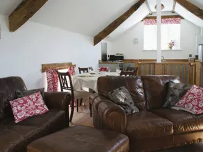 Cottage with BBQ & garden - Image 2