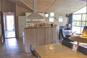 Family-friendly house with terrace, hot tub & barbeque - Image 4