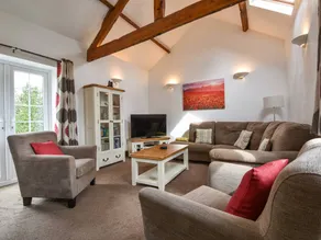 Cottage with hot tub, garden & barbeque - Image 2
