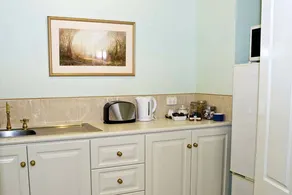 Stylish Holiday Accommodation with Lake Views near Kinglake, Victoria - Image 2