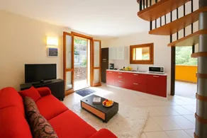 Agréable appartement de vacances convivial et familial avec terrasse et piscine | Vue sur l'eau - Image 5