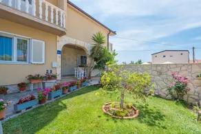 Fully equipped lovely apartment with terrace, garden & barbecue - Image 2