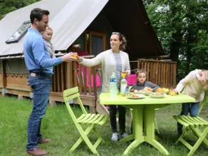 Child-friendly tent with pool & terrace - Image 4