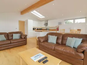 Child-friendly beautiful cottage with jacuzzi & garden | Pets are welcome - Image 4