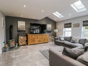 Fully equipped cottage with jacuzzi & garden | Pet-friendly - Image 5