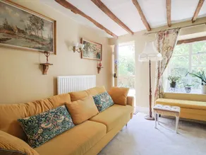 Cottage with garden - Image 2