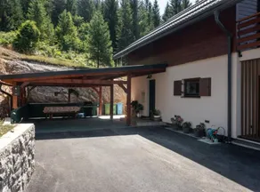 Holiday home with barbecue, sauna & jacuzzi | Mountain view - Image 3