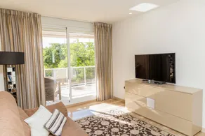Charmant appartement de vacances adapté aux familles avec terrasse, jardin et piscine | Vue montagne | Parfait pour le travail à distance | Avec animaux bienvenus - Image 2