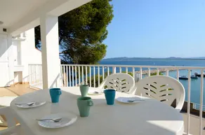 Holiday apartment with pool & terrace - Image 2