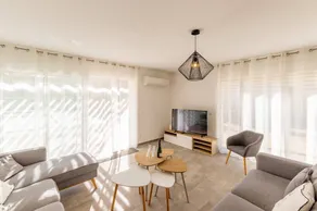 Villa des Vignes with Pool, Wi-Fi, and Air Conditioning - Image 4