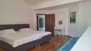 Apartment with garden & terrace | Sea view - Image 5