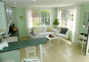 Kinderfreundliches Apartment mit Pool, Garten und Grill | Meerblick | Neben dem Strand - Image 3