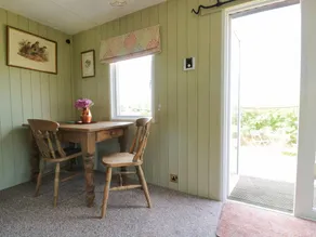 Cottage with garden - Image 5