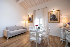 Villa with garden - Image 4