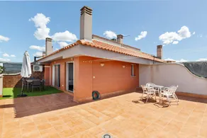 Voll ausgestattete Ferienwohnung mit Garten, Pool und Terrasse | Stadtblick | Ideal für Homeoffice - Image 2