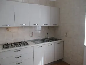 Apartment with garden - Image 5