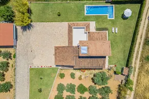 Fully equipped villa with terrace, private pool & BBQ - Image 5