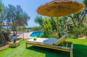 Encantadora villa apta para familias con terraza, jardín y jacuzzi - Image 2