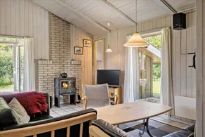 House with terrace, sauna & barbecue - Image 3