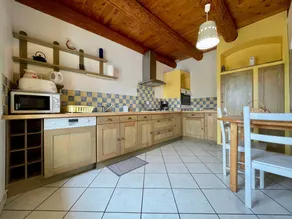 Cottage with barbeque & garden - Image 4