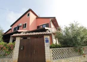 Apartment with garden, barbecue & terrace - Image 3