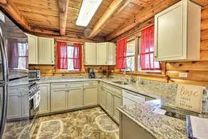 Peaceful Woodland Haven with Natural Light Near the Pocono Mountains, Pleasant Mount, Pennsylvania - Image 3