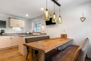 Apartamento vacacional con jardín, barbacoa y terraza | Vistas a la montaña - Image 4