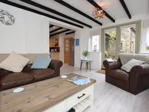 Cottage with barbecue, garden & jacuzzi | Water view - Image 3