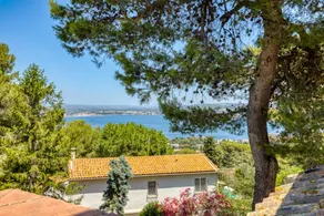 Charming, Peaceful Holiday Villa near the Sea with Lagoon View, Wi-Fi & AC - Image 2