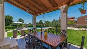 Ferienhaus mit Garten, privatem Pool und Terrasse - Image 3