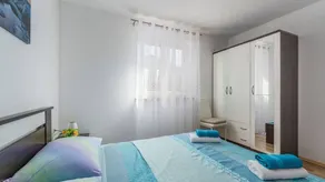 Holiday apartment with garden, terrace & BBQ - Image 2