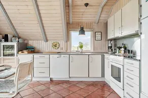 Holiday home with sauna & terrace - Image 5