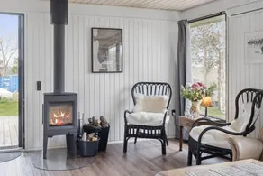 Family-friendly nice holiday home with garden & BBQ | Water view - Image 4