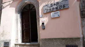 Accogliente Bed & Breakfast con Vista sulla Città e Montagna - Image 3