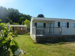 Mobile home with pool - Image 3