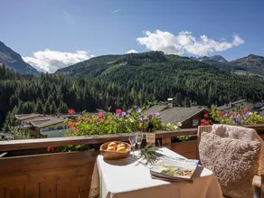 Apartamento con jardín y sauna | Vistas a la montaña - Image 5