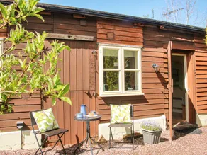 Cottage with garden - Image 2