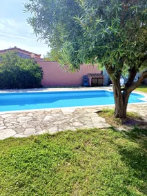 Villa avec barbecue, piscine et jardin - Image 3