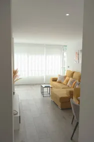 Flat with terrace & pool - Image 3
