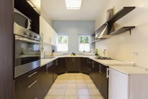 Villa Spacious - Image 2