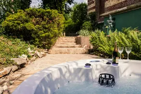 Holiday home with terrace, barbecue & garden - Image 4