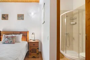 Chambre chez l'habitant avec piscine, barbecue et terrasse | Vue jardin - Image 5