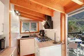 Vacation Home 'Arguineguín Retreat' with Mountain View, Wi-Fi and Air Conditioning - Image 4