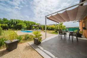 Holiday home with terrace, garden & barbeque - Image 4