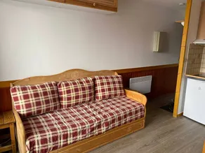 Cozy studio, direct piste access, near amenities - Image 5