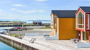 Holiday home with garden & terrace - Image 5