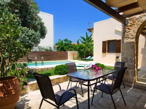 Villa avec barbecue, terrasse et piscine privée - Image 5