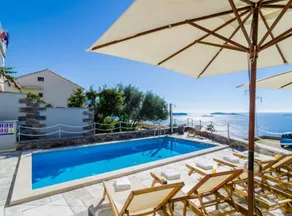 Apartamento vacacional con terraza y piscina | Vistas al agua - Image 3