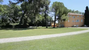 Hébergement avec piscine, barbecue et jardin | Vue panoramique - Image 2