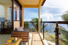 Breathtaking Oceanfront Luxe Villa in Tower Isle, Jacuzzi, Pool, Fully Staffed - Image 4